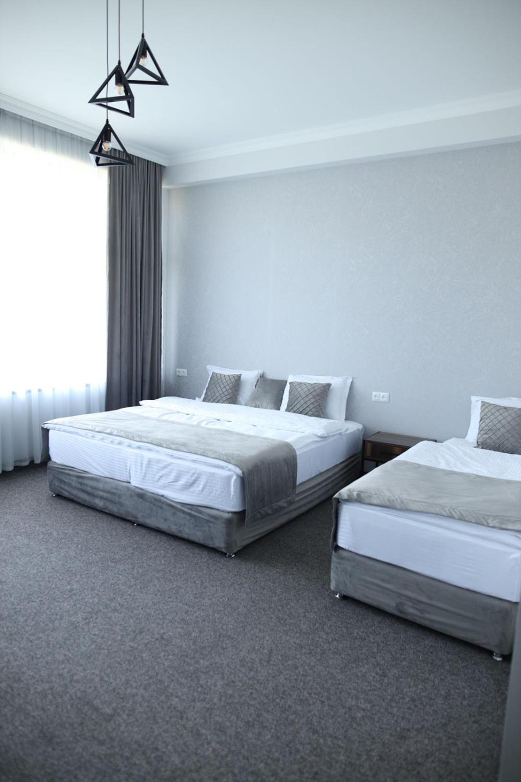 Bmg Hotel By Grigoryans Group Goris Bagian luar foto