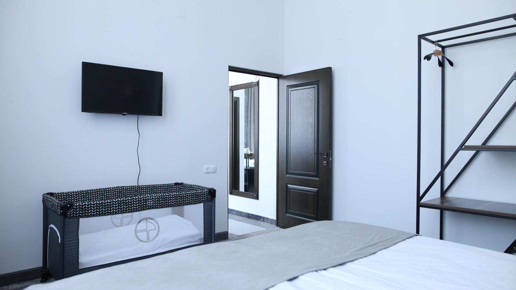 Bmg Hotel By Grigoryans Group Goris Bagian luar foto