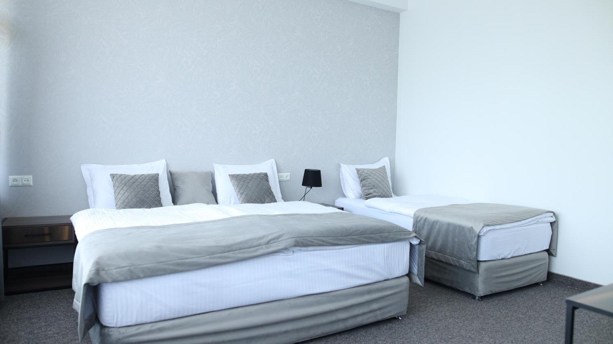 Bmg Hotel By Grigoryans Group Goris Bagian luar foto