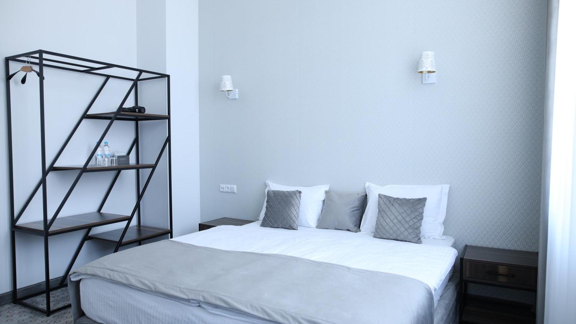 Bmg Hotel By Grigoryans Group Goris Bagian luar foto