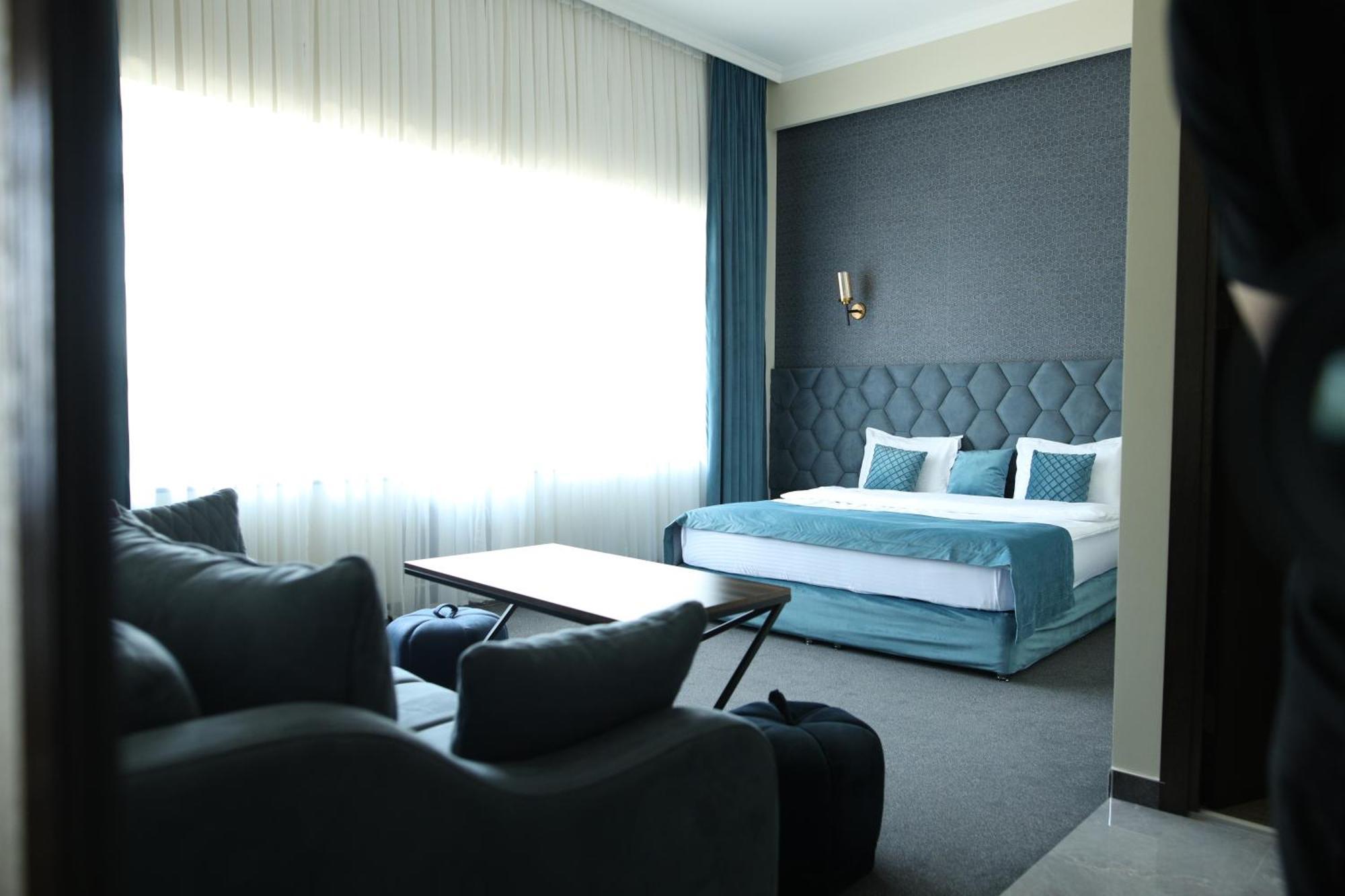 Bmg Hotel By Grigoryans Group Goris Bagian luar foto