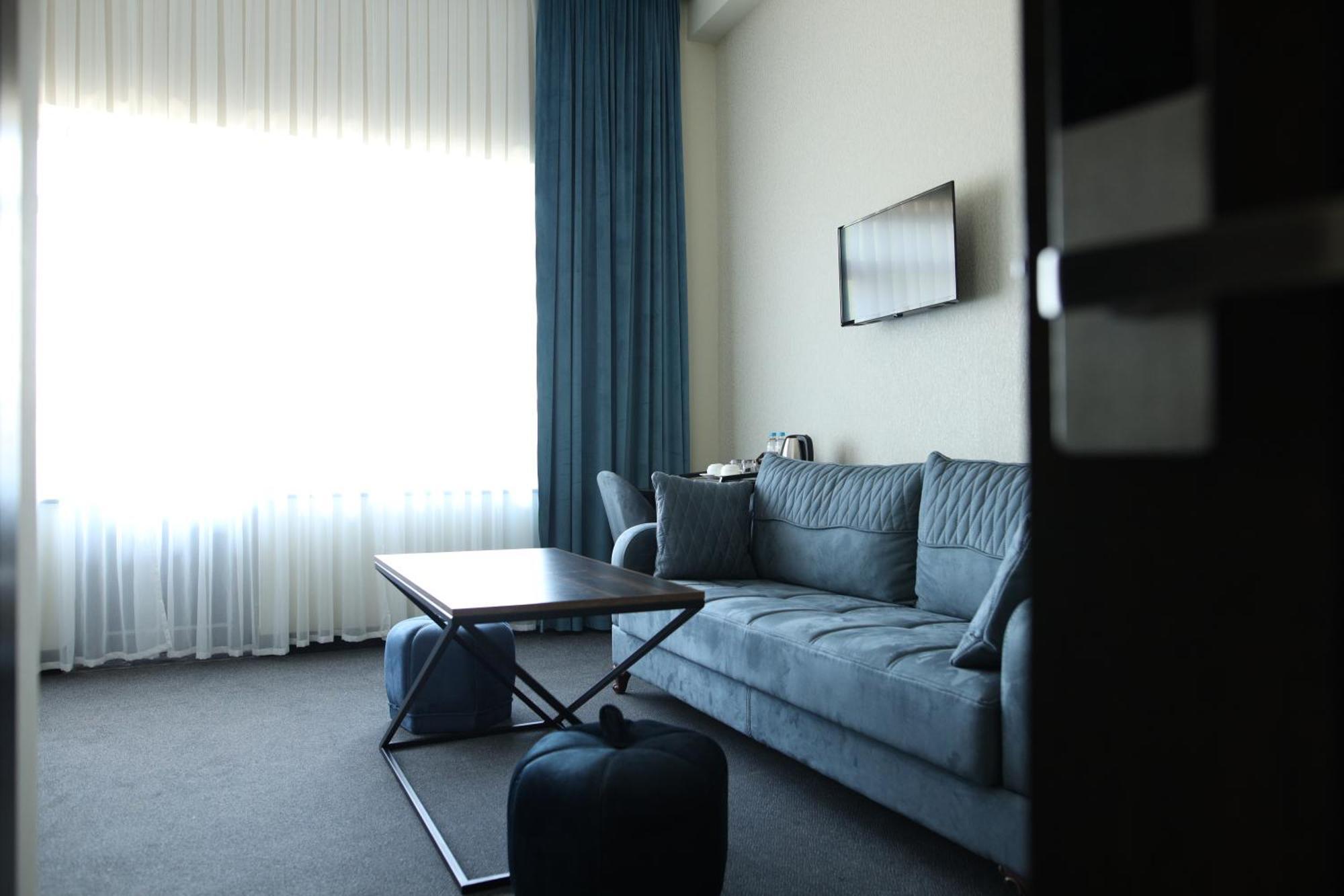 Bmg Hotel By Grigoryans Group Goris Bagian luar foto
