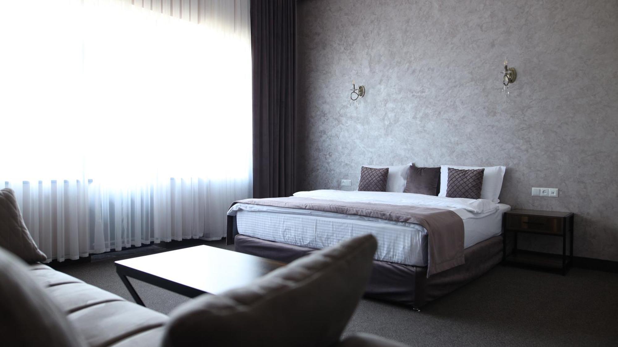 Bmg Hotel By Grigoryans Group Goris Bagian luar foto