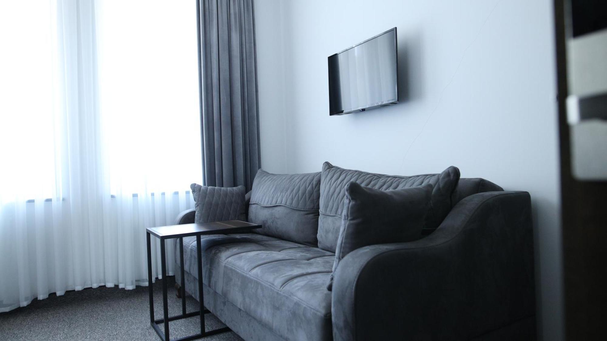 Bmg Hotel By Grigoryans Group Goris Bagian luar foto