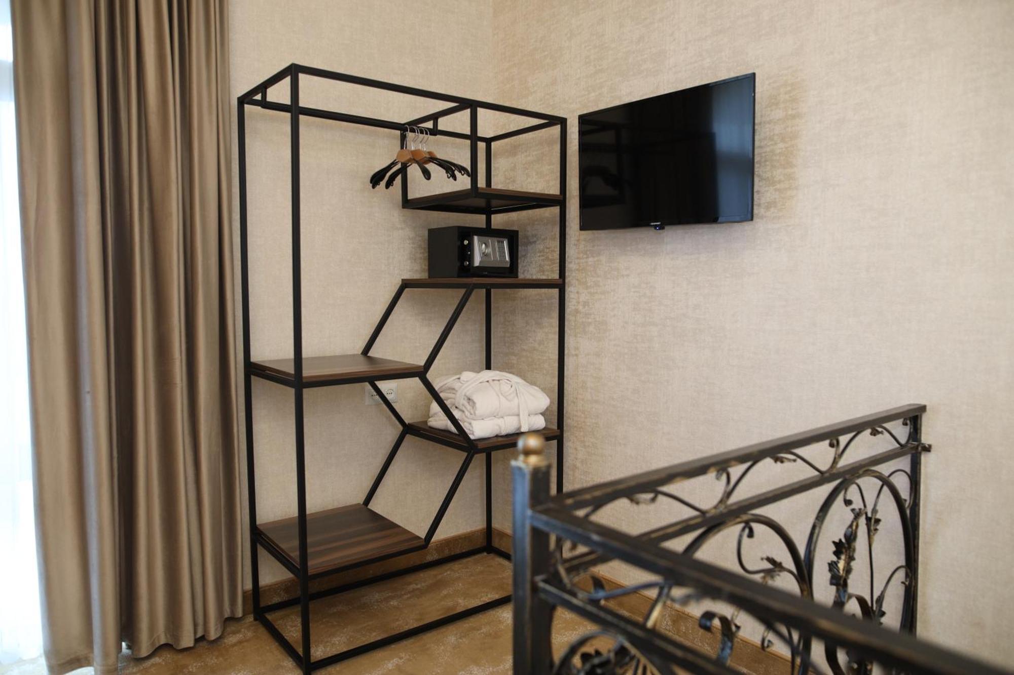 Bmg Hotel By Grigoryans Group Goris Bagian luar foto