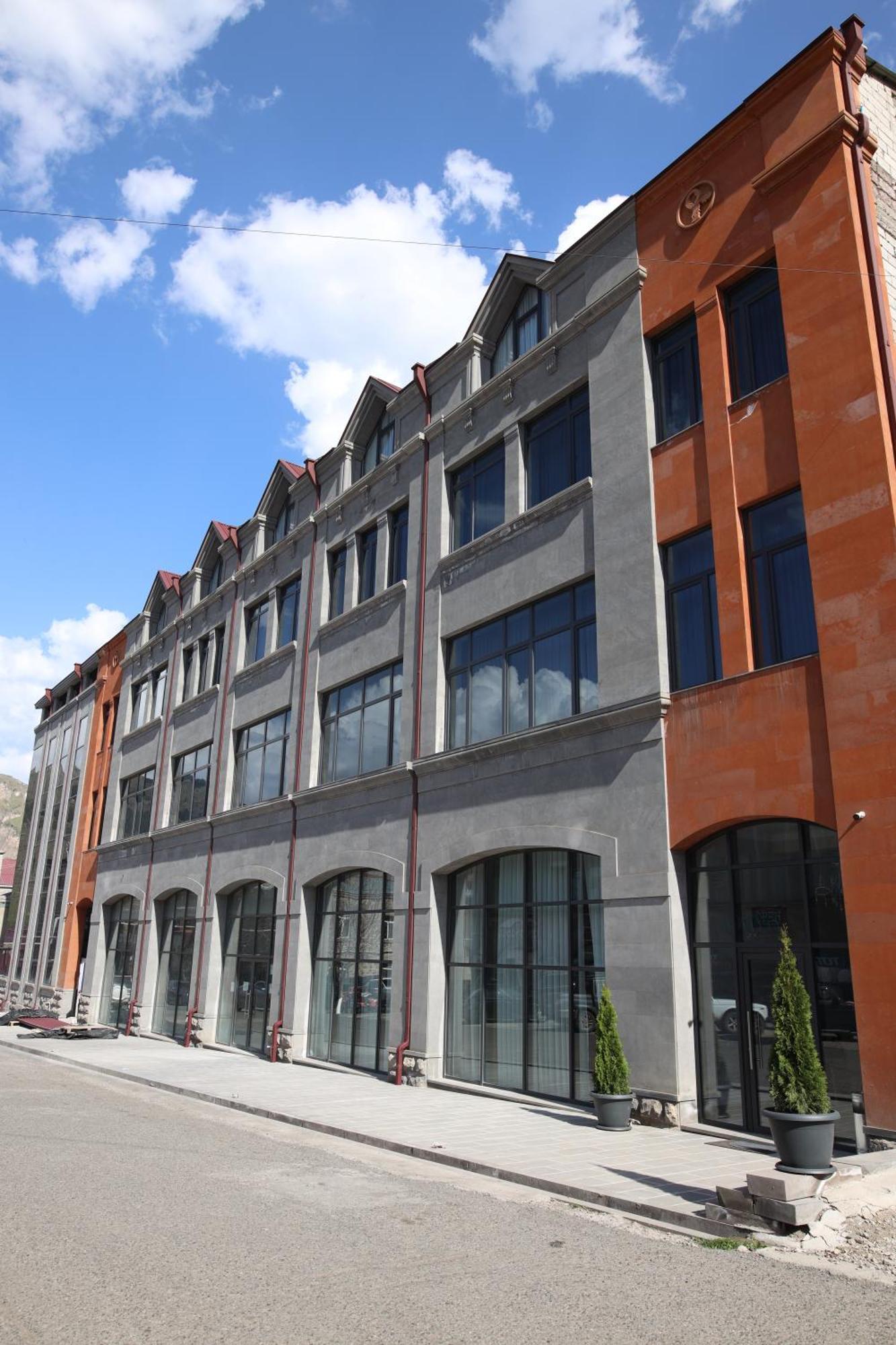 Bmg Hotel By Grigoryans Group Goris Bagian luar foto