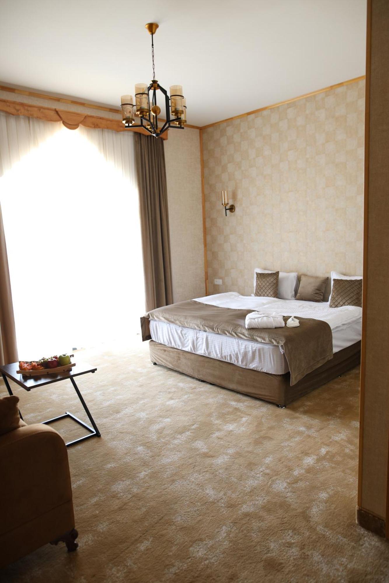 Bmg Hotel By Grigoryans Group Goris Bagian luar foto