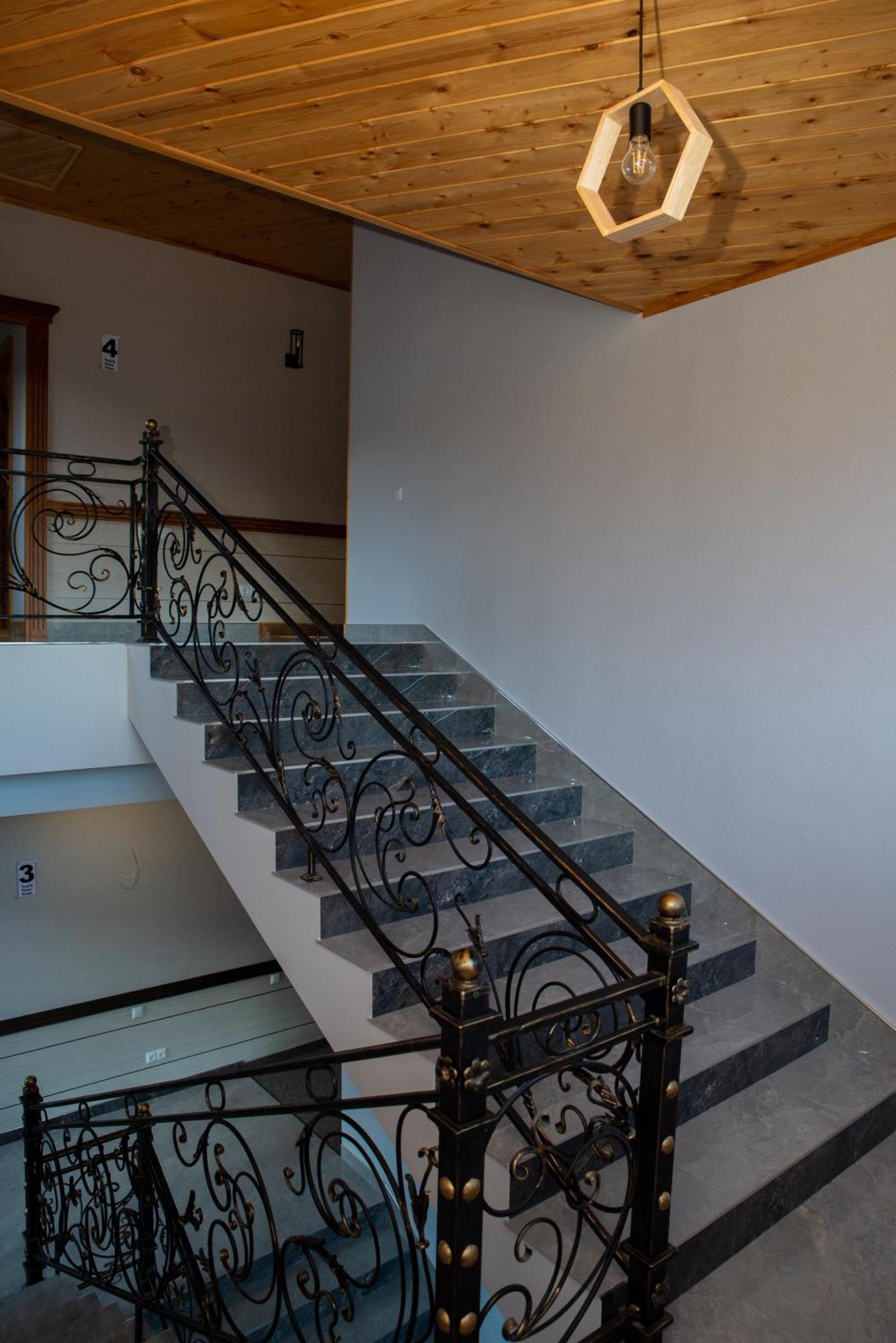 Bmg Hotel By Grigoryans Group Goris Bagian luar foto