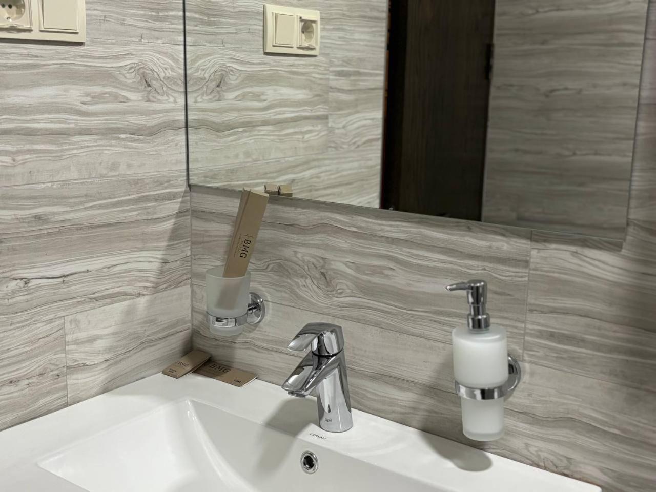 Bmg Hotel By Grigoryans Group Goris Bagian luar foto
